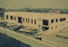 1975年落成の新社屋